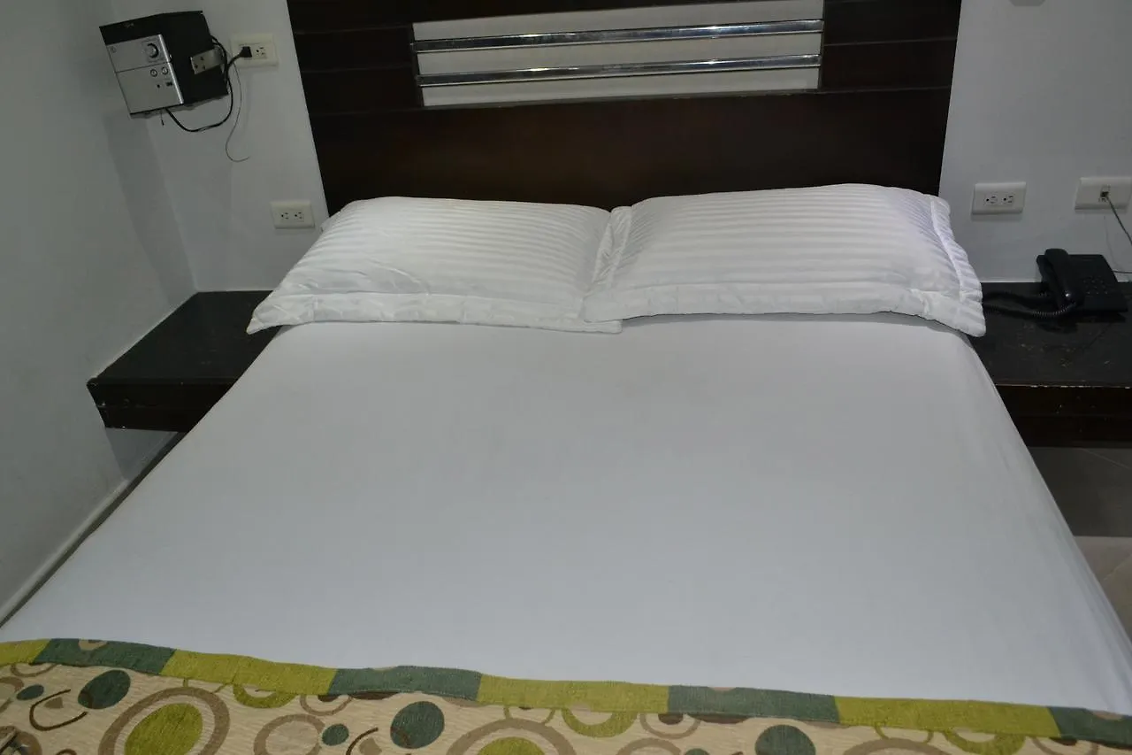 Punto Uno Suites Medellin 3*,